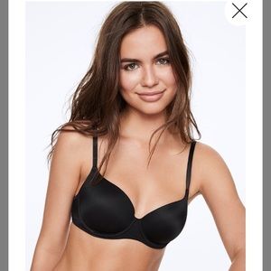 PINK Victoria’s Secret wear everywhere t-shirt bra